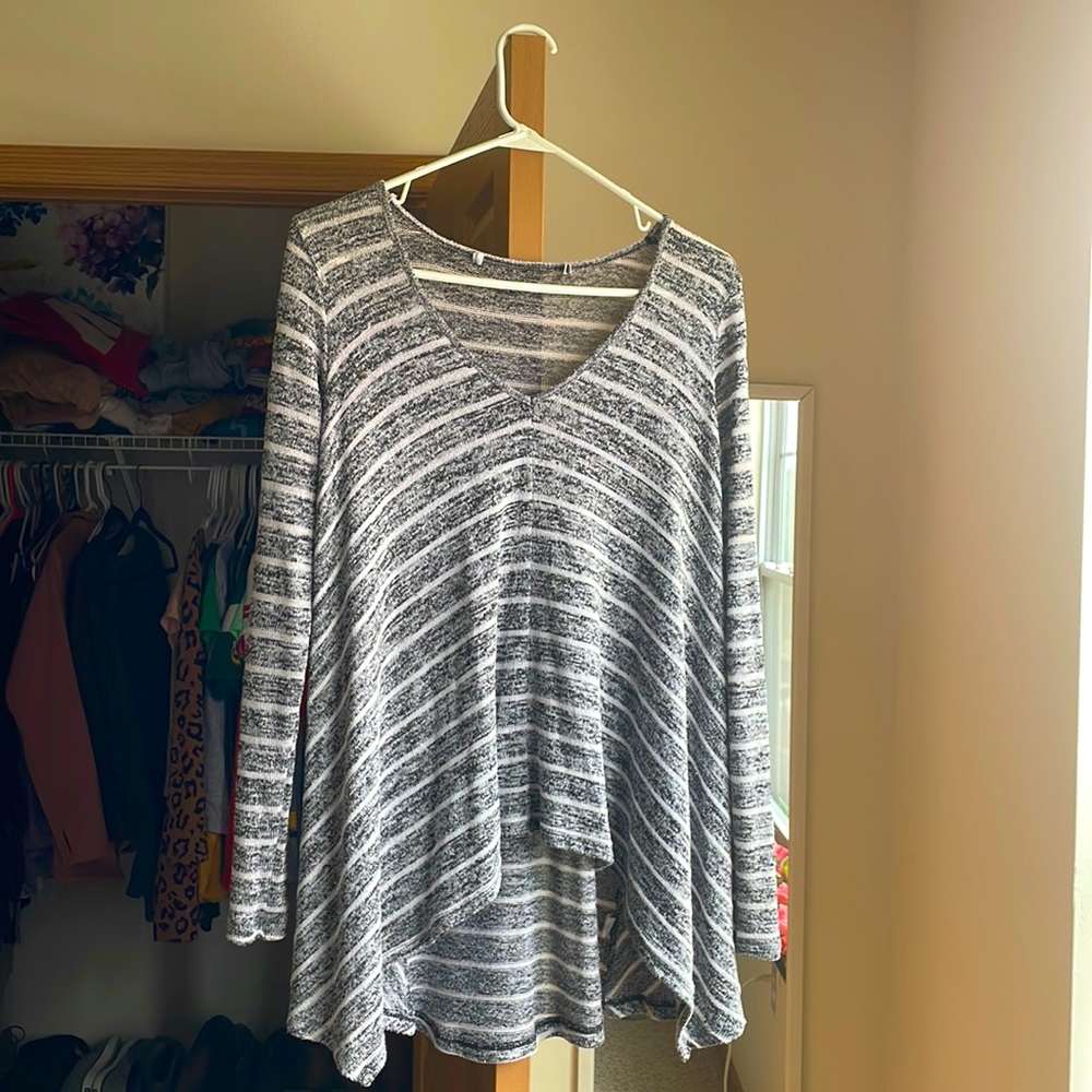 Brand: Inc., Size: Small/Medium. Color: Black and White